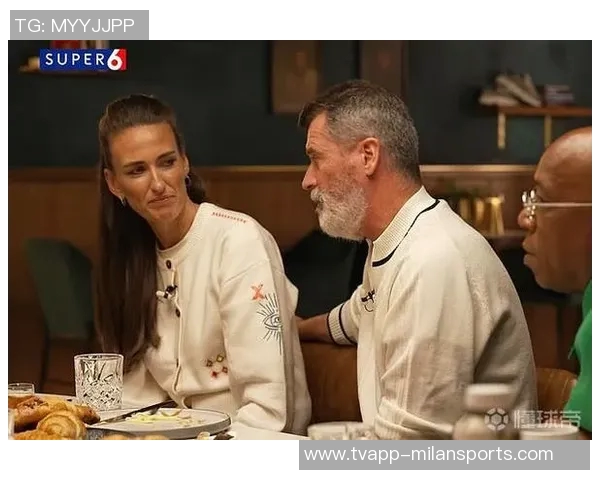 基恩与卡拉格在播客节目中巧遇撞衫引发笑料一脸懵的瞬间