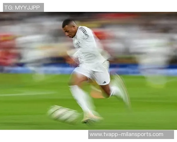 今日趣图:王钰栋头发被遮住后竟然神似姆巴佩引发网友热议 今日趣图:王钰栋头发被遮住后竟然神似姆巴佩引发网友热议